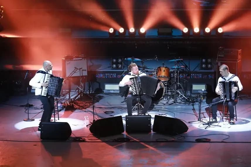 Motion Trio - "Love is the only way"