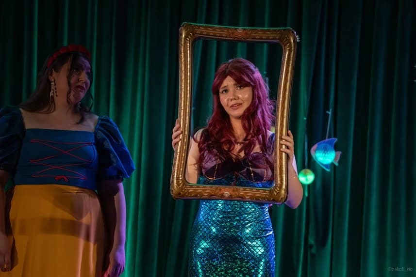 „Lustereczko, powiedz przecie… czyli historia królewny, która uciekła z własnego wesela”