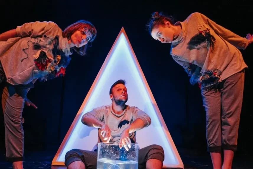 Colours (1+) Colours (1+)