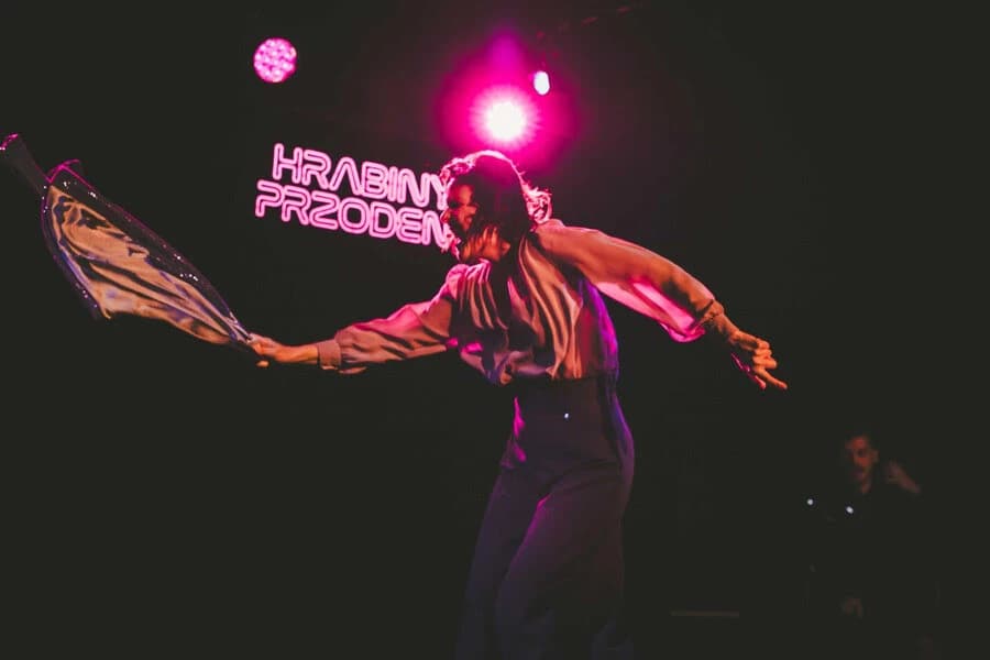 Hrabiny przodem Hrabiny przodem